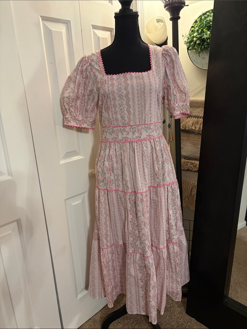 entro Pink Floral Tiered Midi Dress